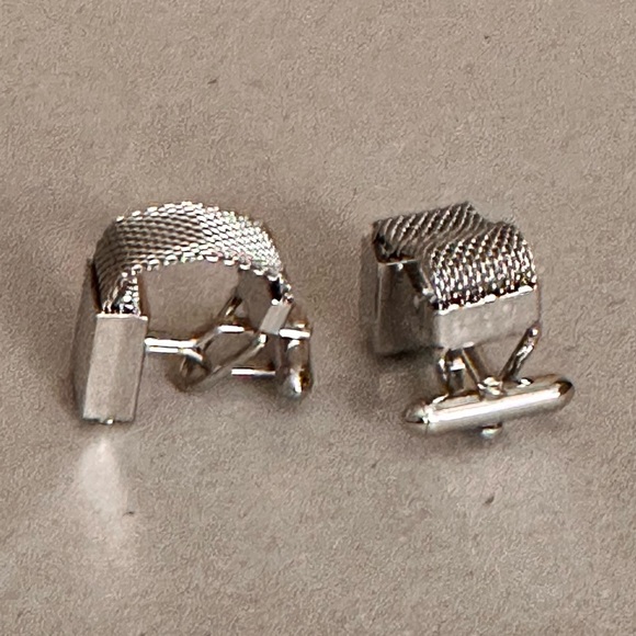 Silvertone Mesh Wrap Around Squared Starburst Cufflinks - Picture 5 of 15